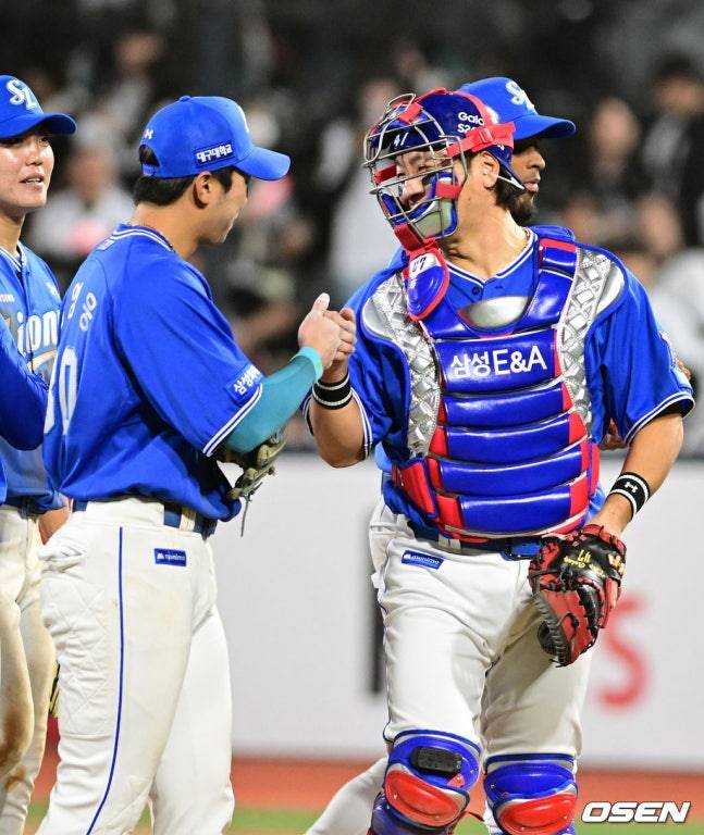 삼성 강민호(오른쪽).