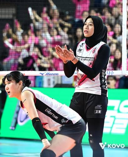 2024-2025시즌 정관장에서 함께 호흡을 맞춘 염혜선(왼쪽)과 메가  [한국배구연맹 제공. 재판매 및 DB 금지]