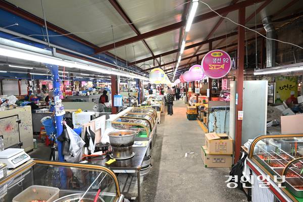 사진은 31일 안산시 단원구 원곡동 보성프라자 건물 내 시장 모습. 2026.3.31 /임열수기자 pplys@kyeongin.com