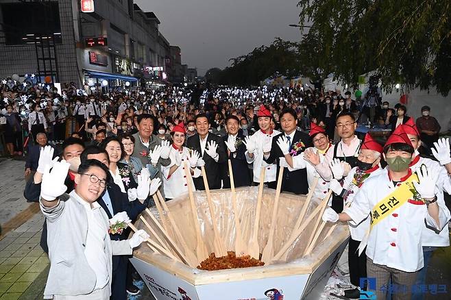 ▲ 이 같은 흐름 속에서 수원시는 통닭거리를 중심으로 한 '치킨벨트' 사업을 추진한다. /사진제공=수원특례시