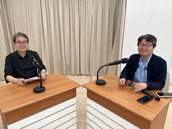 장정구 기후생명정책연구원 대표(오른쪽), 유동현 진행자 2026.4.4 [경인방송 여기는 인천항 제작팀]