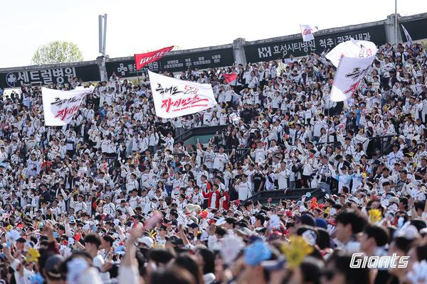 사직야구장을 가득 메운 롯데팬들(사진=롯데)