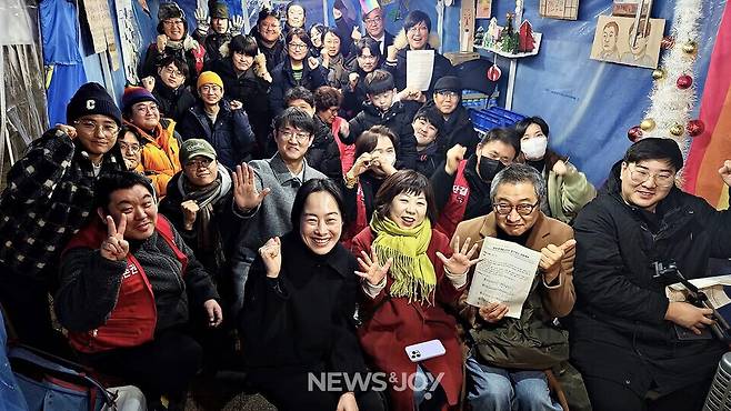 명동재개발2지구 농성장에서 열린 송구영신 예배. 사진 제공 이지연