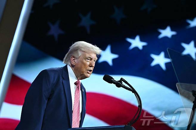 도널드 트럼프 미국 대통령이 27일(현지시간) 플로리다주 마이애미 비치의 파에나 포럼에서 열린 '미래투자이니셔티브(FII) 정상회의' 행사에서 연설하고 있다. 2026.03.27. ⓒ AFP=뉴스1