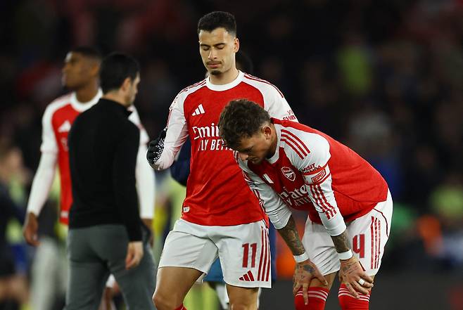 Soccer Football - FA Cup - Quarter Final - Southampton v Arsenal - St Mary's Stadium, Southampton, Britain - April 4, 2026 Arsenal's Ben White and Gabriel Martinelli look dejected after the match Action Images via Reuters/Matthew Childs
<저작권자(c) 연합뉴스, 무단 전재-재배포, AI 학습 및 활용 금지>