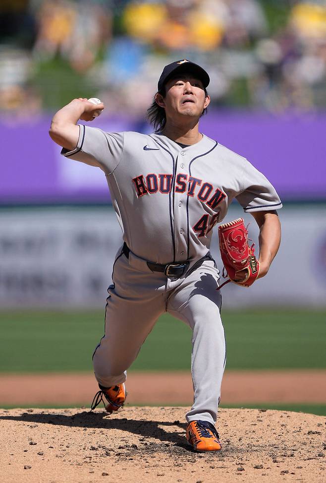 <yonhap photo-2330=""> SACRAMENTO, CALIFORNIA - APRIL 04: Tatsuya Imai #45 of the Houston Astros pitches against the Athletics in the bottom of the fourth inning at Sutter Health Park on April 04, 2026 in Sacramento, California. Thearon W. Henderson/Getty Images/AFP (Photo by Thearon W. Henderson / GETTY IMAGES NORTH AMERICA / Getty Images via AFP)/2026-04-05 06:55:09/ <저작권자 ⓒ 1980~2026 ㈜연합뉴스. 무단 전재 재배포 금지, AI 학습 및 활용 금지></yonhap>
