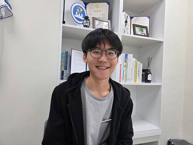 지난달 31일 군위군의 거점고교인 군위고에서 만난 2학년 이유승(17)군. 이군은 인천에서 군위고로 전학왔다. 대구=백경서 기자