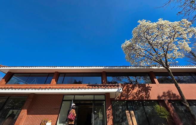 교육이 이뤄졌던 '내일을 위한 집'. 사무실과 회의실 등이 구비되어 있고 워케이션이 가능한 공간으로 꾸미고 있다. 권혁재 사진전문기자