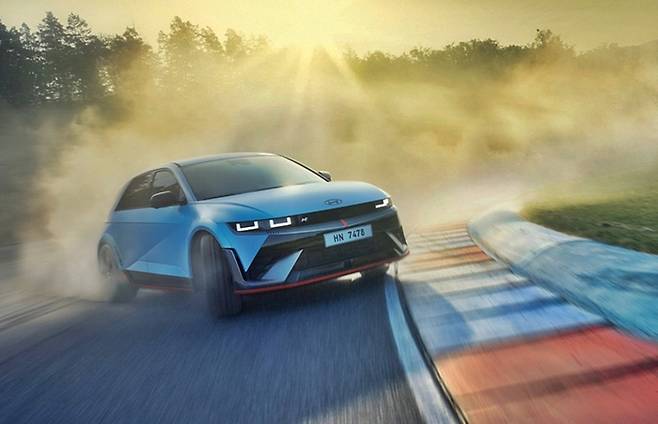 ‘세계 올해의 고성능 자동차’를 수상한 아이오닉5N [사진출처=현대차]