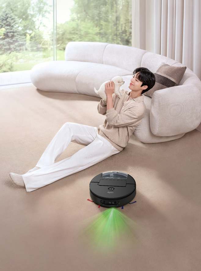 보통 로봇청소기는 내가 집에 없을 때 작동하는 것이 정상입니다. <다이슨>
