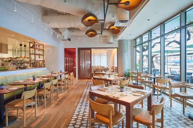 ‘세라(SERA)’ 레스토랑 내부 / 사진=르네상스 호놀룰루 호텔& 스파