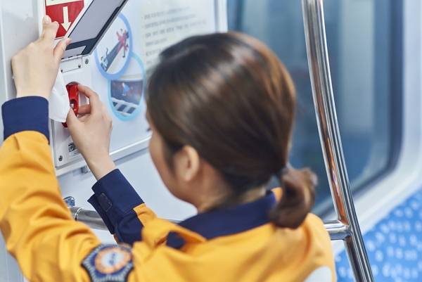 출동한 119구급대원을 상대로 폭행, 학벌 비하를 한 30대 여성이 2심에서 감형됐다. 사진은 기사 본문과 무관함. /사진=클립아트코리아