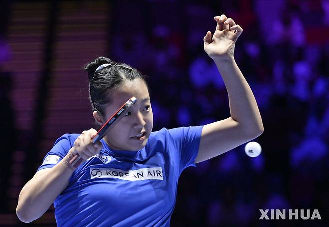 [마카오=AP/뉴시스] 신유빈, 중국 왕만위에게 밀려 2026 국제탁구연맹(ITTF) 월드컵 준결승에서 탈락. 2026.04.04.