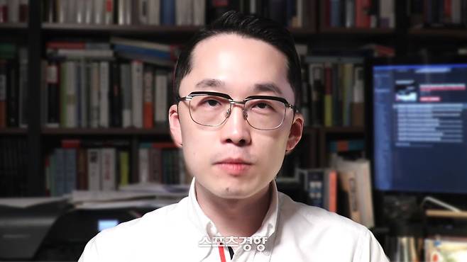 100만 정치 유튜버로 알려진 성재준이 음주운전 혐의로 검찰에 송치된 것으로 알려졌다. 본인 유튜브 채널