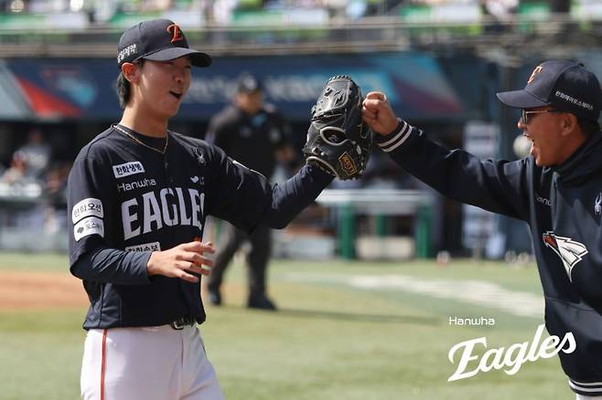 ▲ 팀 내 좌완 최고 유망주인 황준서는 증량과 구종 추가로 올해 업그레이드 조짐을 보이고 있다 ⓒ한화이글스