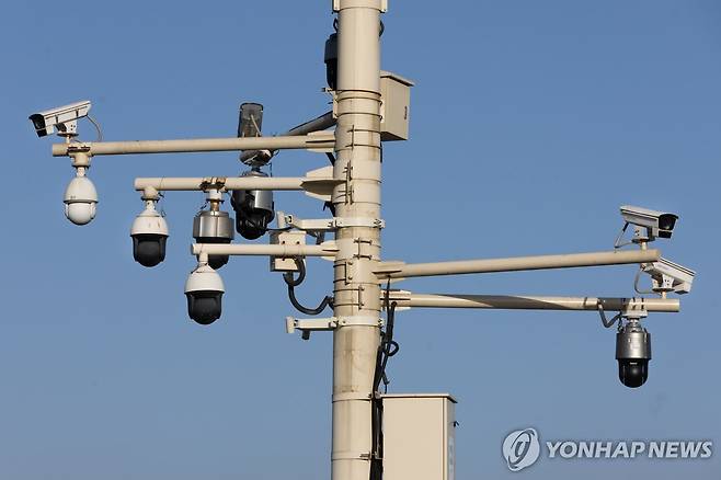 중국 베이징 천안문광장에 설치된 감시카메라 [EPA 연합뉴스 자료사진]
