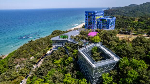 강릉 하슬라아트월드. 바다와 예술이 결합된 복합문화공간이다.  <하슬라아트월드 제공>