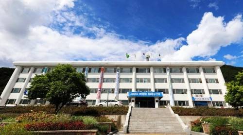 인제 국도31호선(상남~기린) 도로건설공사가 본격 추진돼 지역 교통여건 개선 효과가 기대된다. 사진은 인제군청 전경