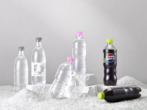 ▲기계적 재활용 페트(MR-PET)를 활용해 만든 재생 플라스틱이 도입된 새로, 아이시스, 펩시 제로슈거 라임 제품. 사진=롯데칠성음료