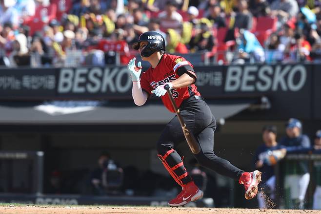 KIA 김도영이 5일 광주-기아 챔피언스 필드에서 열린 2026 KBO리그 정규시즌 NC와 경기에서 안타를 때리고 있다. 사진 | KIA 타이거즈