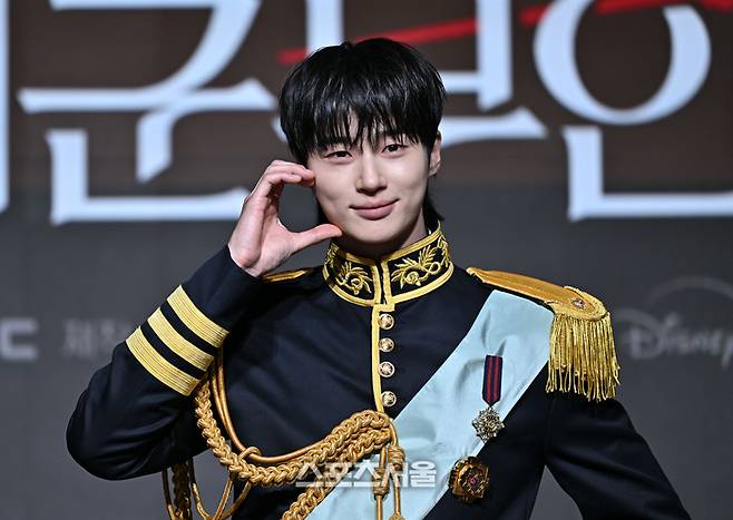 변우석이 6일 조선 팰리스 서울 강남에서 열린 MBC 새 금토드라마 ‘21세기 대군부인’ 제작발표회에서 포즈를 취하고 있다. 2026. 4. 6. 최승섭기자 thunder@sportsseoul.com