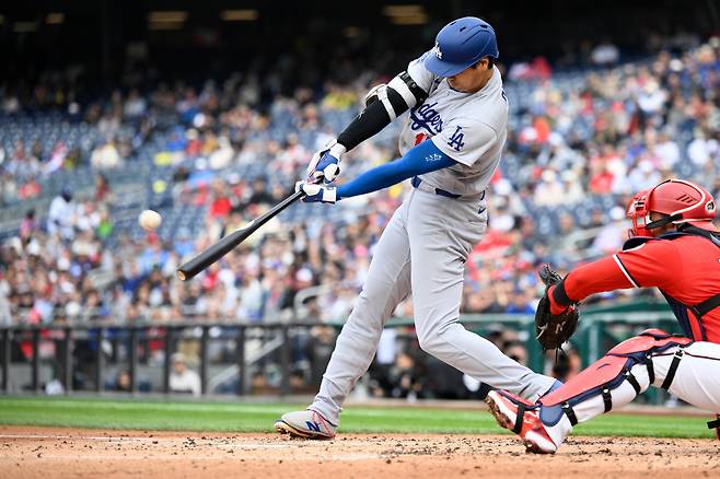 오타니 쇼헤이가 3회초 중월 솔로홈런을 터뜨리고 있다. AP연합뉴스