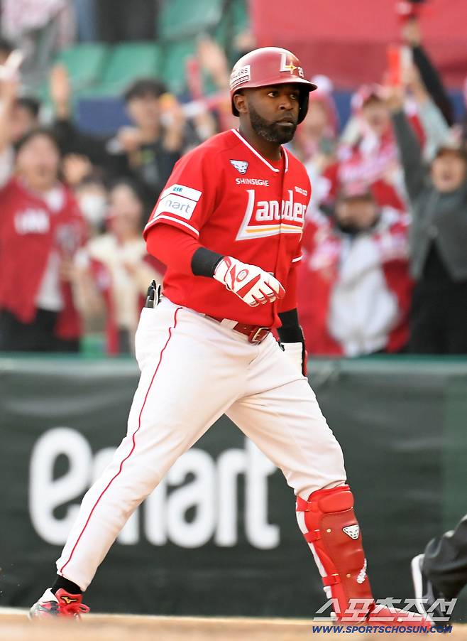 28일 인천 SSG랜더스필드에서 열린 SSG와 KIA의 경기. SSG 에레디아가 안타를 날린 뒤 기뻐하고 있다. 인천=박재만 기자 pjm@sportschosun.com/2026.03.28/