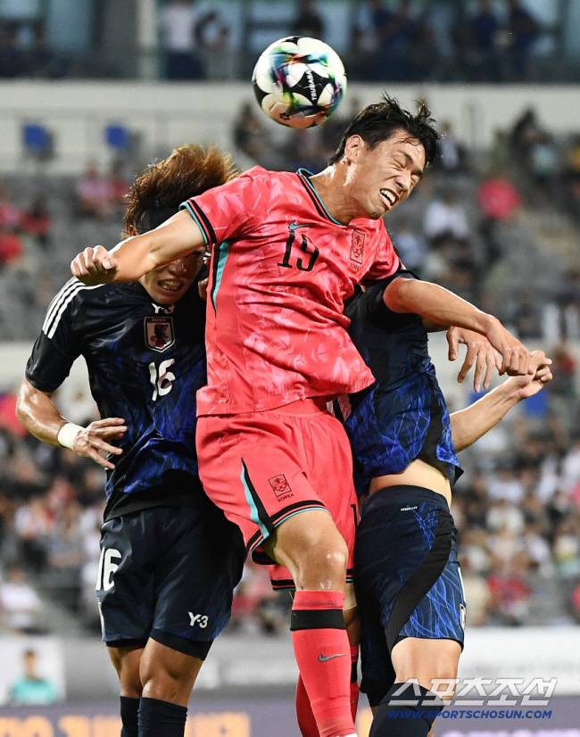 15일 오후 경기도 용인미르스타디움에서 열린 E-1 챔피언십(동아시안컵) 한국과 일본의 경기. 오세훈이 일본 문전에서 헤딩하고 있다. 용인=정재근 기자 cjg@sportschosun.com/2025.7.15/