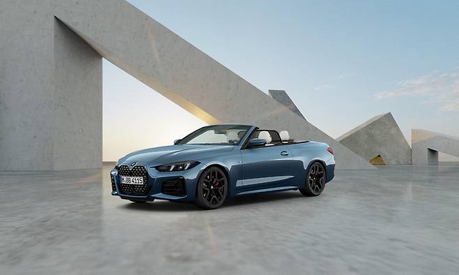 BMW 420i 컨버터블 M 스포츠 프로 아틱 레이스 블루 에디션