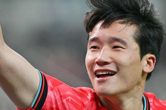 한국 축구대표팀 윙백 이태석이 지난해 11월 18일 서울월드컵경기장에서 열린 가나와의 평가전에서 골을 넣은 뒤 기뻐하고있다. 최주연 기자