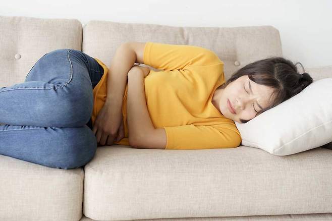 미국 하버드 의대 조교수이자 소화기내과 전문의인 트리샤 파스리차 박사가 무시해서는 안 될 대장암 증상을 소개했다. /클립아트코리아