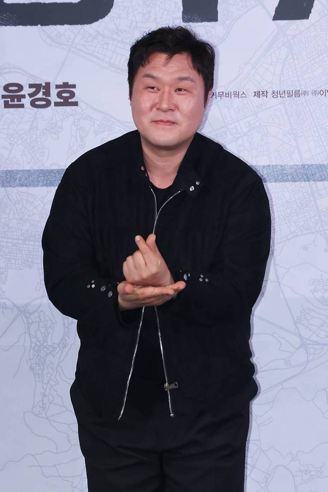 [포토] 윤경호, 앙증맞은 하트