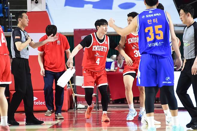 서울 SK 김낙현(가운데). 사진=KBL