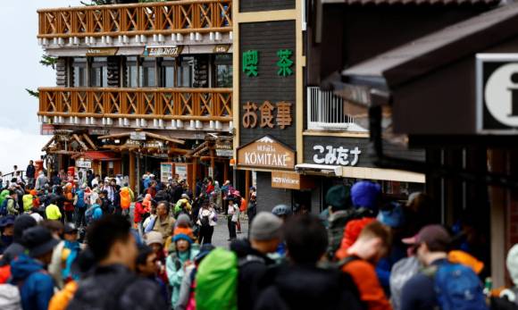 인파가 몰린 가마쿠라의 한 관광지. [사진=픽사베이 ]