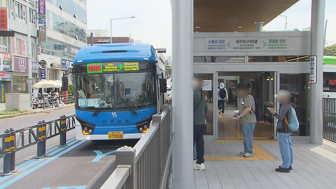 제주시 서광로 BRT 구간 중앙 섬식 정류장