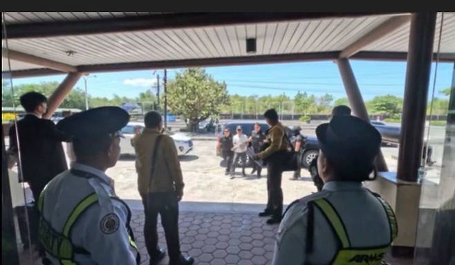 지난달 24일(현지시간) 필리핀 산호세 공항에 '마약왕'으로 불리던 박왕열 씨가 도착하는 모습. 법무부 제공, 연합뉴스