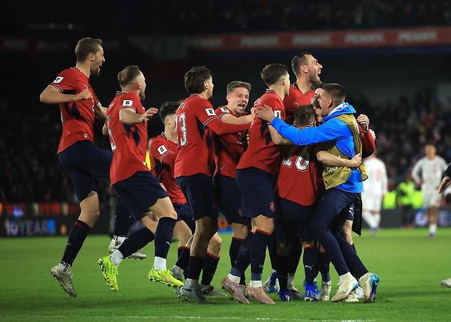 북중미월드컵 유럽예선 플레이오프 결승전에서 체코가 덴마크를 꺾고 본선행을 확정했다. 승리 후 기뻐하고 체코 선수들. 체코는 한국과 같은 본선 A조에 속했다. EPA=연합뉴스