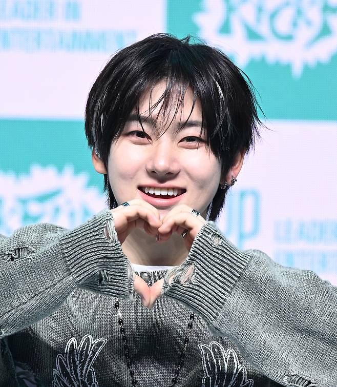 [헤럴드뮤즈=윤병찬 기자] 6일 오후 광진구 예스24라이브홀에서 JYP엔터테인먼트 막내 그룹 킥플립(KickFlip/계훈, 아마루, 동화, 주왕, 민제, 케이주, 동현 )의 네번째 미니앨범 발매 기념 프레스 쇼케이스를 열렸다.