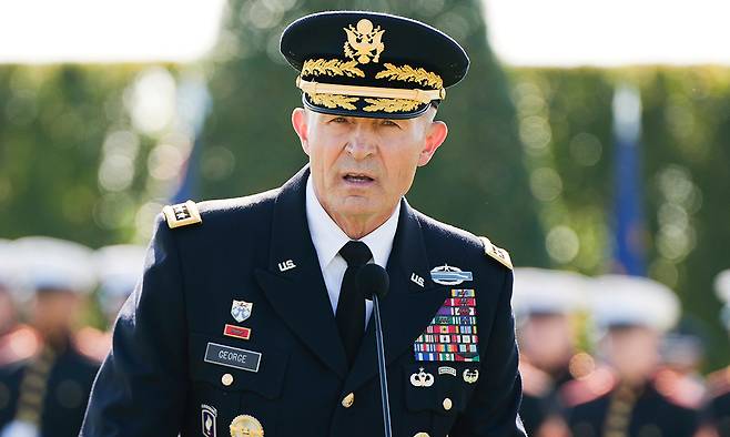 랜디 조지 미 육군참모총장. 조 바이든 행정부 시절인 2023년 9월 취임한 조지 장군의 임기는 아직 1년 5개월가량 남아 있으나, 피트 헤그세스 전쟁부(옛 국방부) 장관은 최근 그를 전격 경질했다.&nbsp;AP연합뉴스