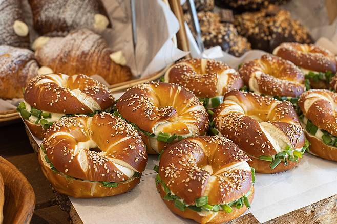 앞으로 빵을 직접 만들지 않는 베이커리 카페는 가업 상속공제 대상에서 제외된다. 클립아트코리아 제공