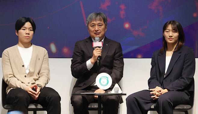 하나은행 진안, 이상범 감독, 정예림(왼쪽부터)이 6일 서울드래곤시티서 열린 PS 미디어데이서 각오를 전하고 있다. 서울|뉴시스