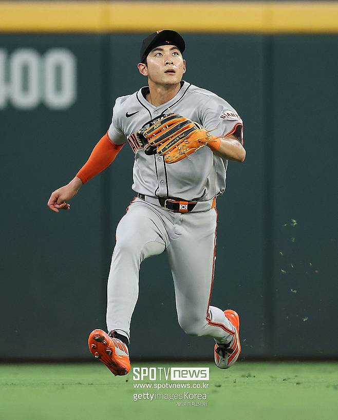 ▲ 수비하는 이정후.