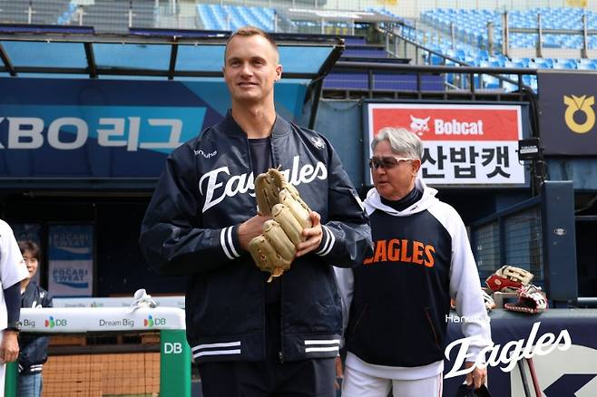 ▲ 오웬 화이트의 부상 대체 외국인 선수로 최소 6주간 한화 유니폼을 입을 오웬 화이트 ⓒ한화이글스