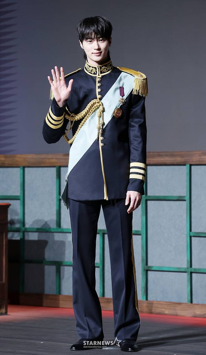 배우 변우석이 6일 서울 조선팰리스 강남 호텔에서 진행된 MBC 금토드라마 '21세기 대군부인' 제작발표회에 참석해 포즈를 취하고 있다. /2026.04.06 /사진=김휘선 hwijpg@