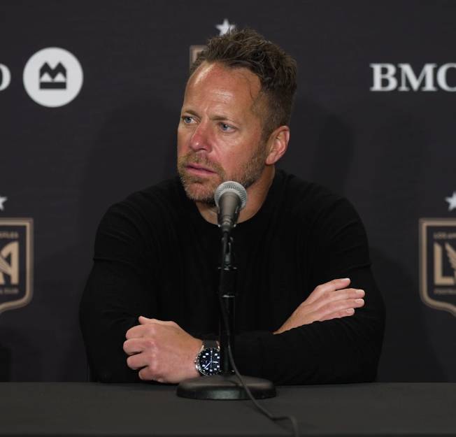 마크 도스 산토스 LAFC 감독이 5일(한국시간) 미국 캘리포니아주 LA의 BMO 스타디움에서 열린 2026 MLS 6라운드 경기가 끝난 뒤 기자회견에서 취재진의 질문을 받고 있다. /사진=로스앤젤레스FC 공식 영상 갈무리