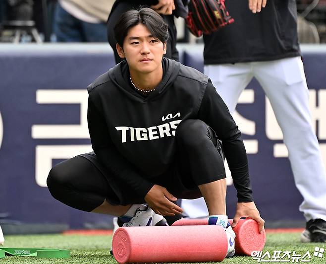 31일 오후 서울 송파구 잠실야구장에서 열리는 '2026 신한 SOL Bank KBO리그' KIA 타이거즈와 LG 트윈스의 경기, KIA 김도영이 스트레칭을 하고 있다. 엑스포츠뉴스 DB