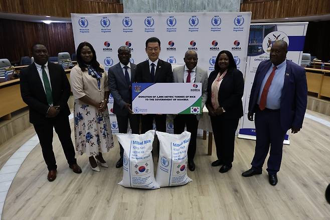 2026년 3월 나미비아서 열린 한국 쌀 전달식 참석자들 [WFP 한국사무소 제공. 재판매 및 DB 금지]