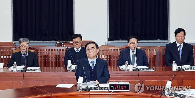 정보위원회 전체회의 출석한 이종석 국가정보원장 (서울=연합뉴스) 이종석 국가정보원장이 12일 서울 여의도 국회에서 열린 정보위원회 전체회의에 출석해 있다. 2026.2.12 [국회사진기자단] photo@yna.co.kr