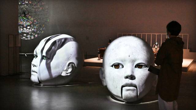 AI 기반 인터랙티브 두상 작품인 노진아 작가의 ‘히페리온의 속도’./전강용 기자/