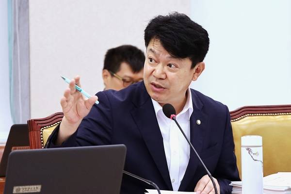 국회 국토교통위 소속 복기왕 더불어민주당 국회의원.&nbsp;ⓒ복기왕 의원실